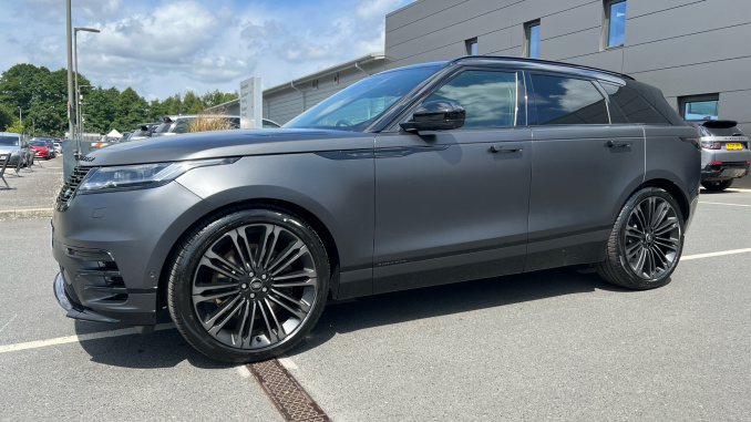 Land Rover Range Rover Velar 3.0 D300 MHEV Belgravia Edition 5dr Auto Diesel Estate - Image 22